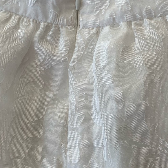 DO+BE White embroidered Shorts large - Picture 3 of 5
